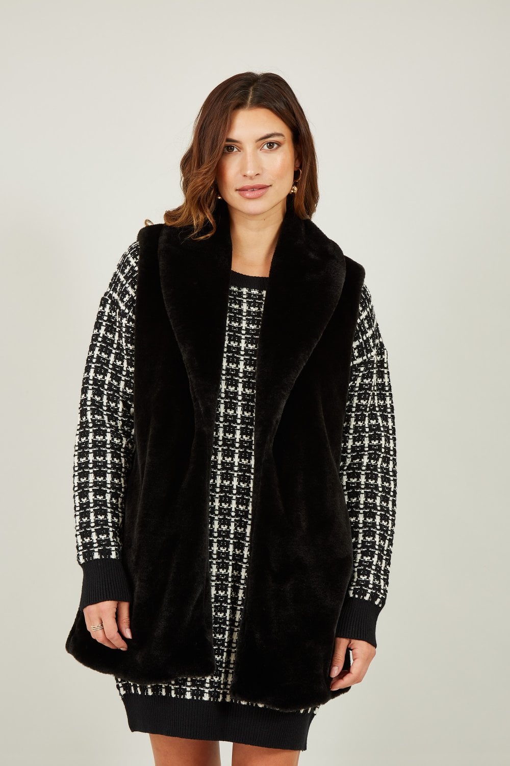 Stylish Black Faux Fur Gilet for Women